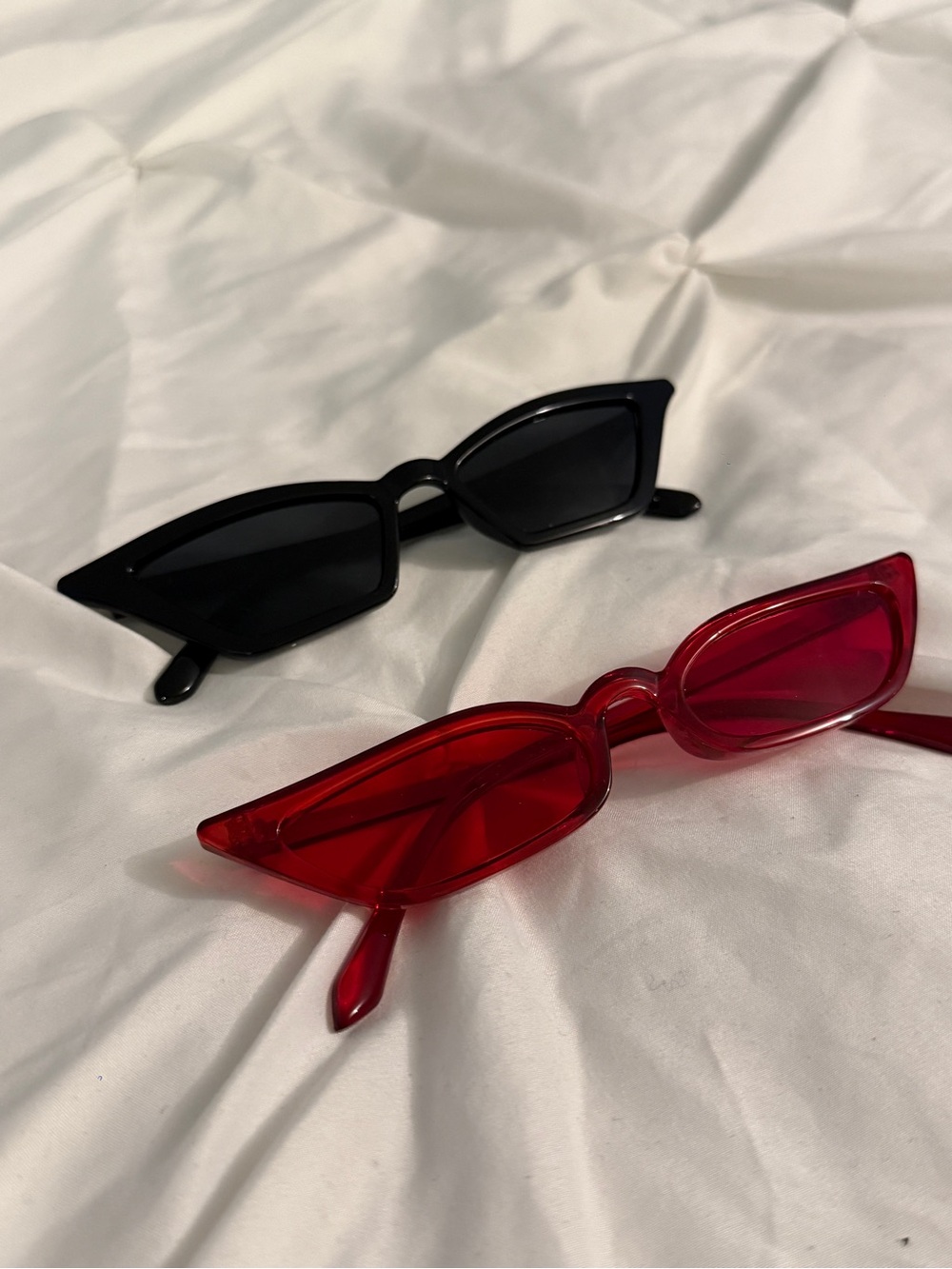 Two Piece Set Stylish Cat-Eye Sunglasses - Black & Red 2 Glasses - Picture 3 of 4